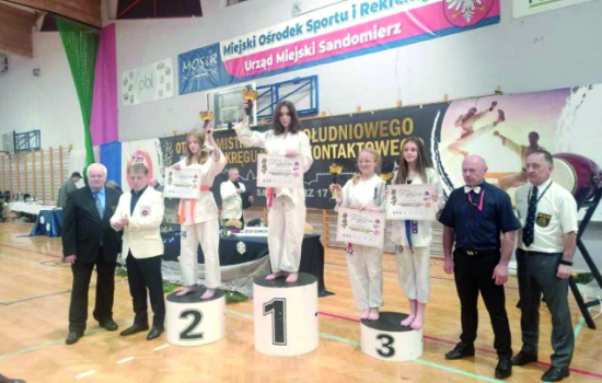 Otwarte Mistrzostwa i Turniej Mikołajkowy - Sandomierz 2022 Kielecki Klub Karate Kyokushin - Koronea